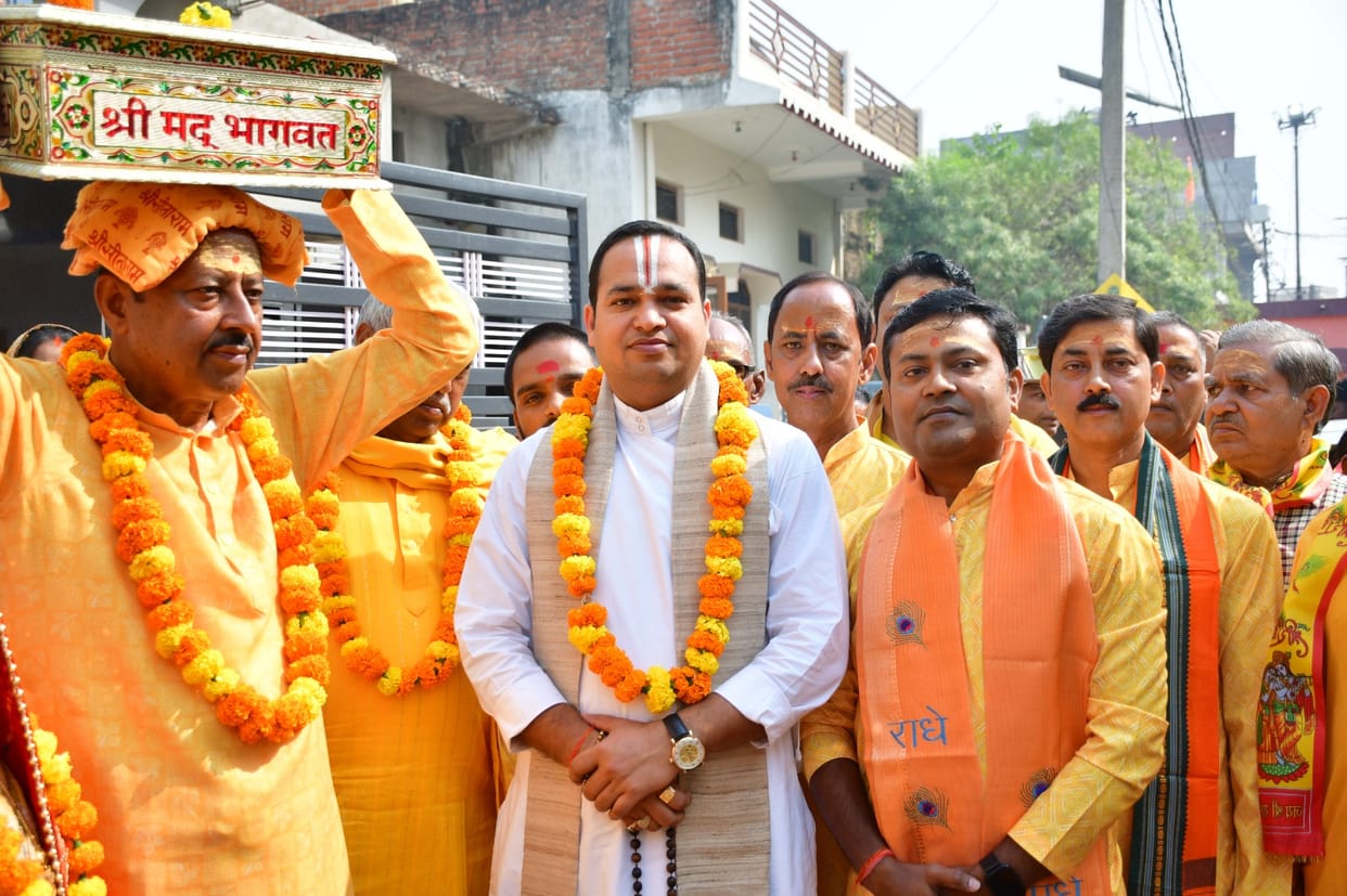 Kalash Yatra taken out for Shrimad Bhagwat Katha