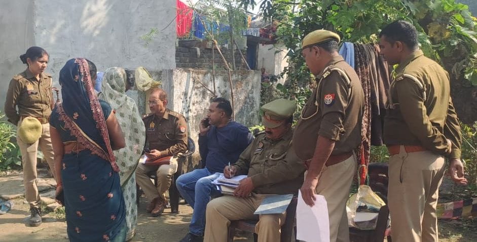 Siddharthnagar News : Body of married woman found hanged from trap, charged with murder