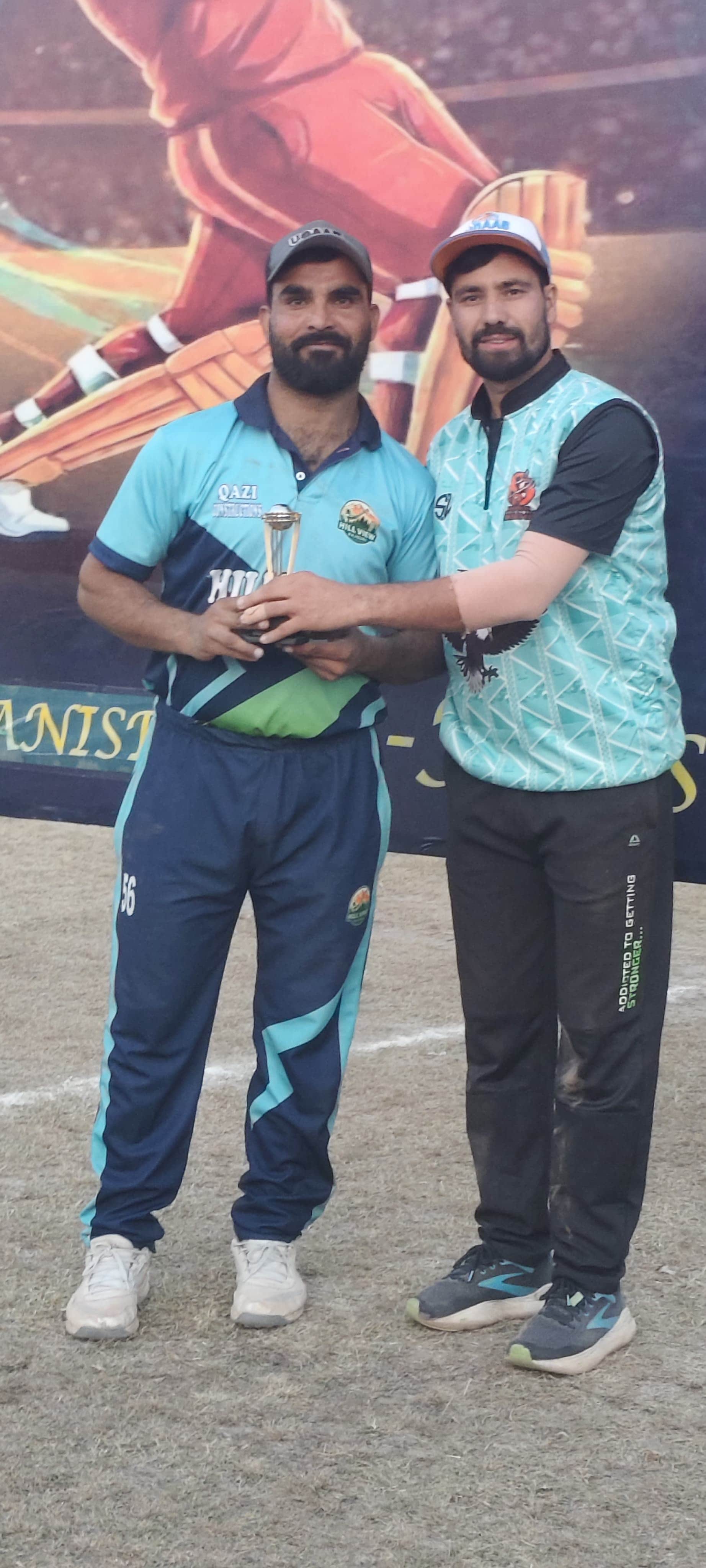 पुंछ जिले में आयोजित कृष्णा घाटी प्रिमियर लीग दो के अंतिम क्वाटर फाईनल मैच के मैन आफ दामैच