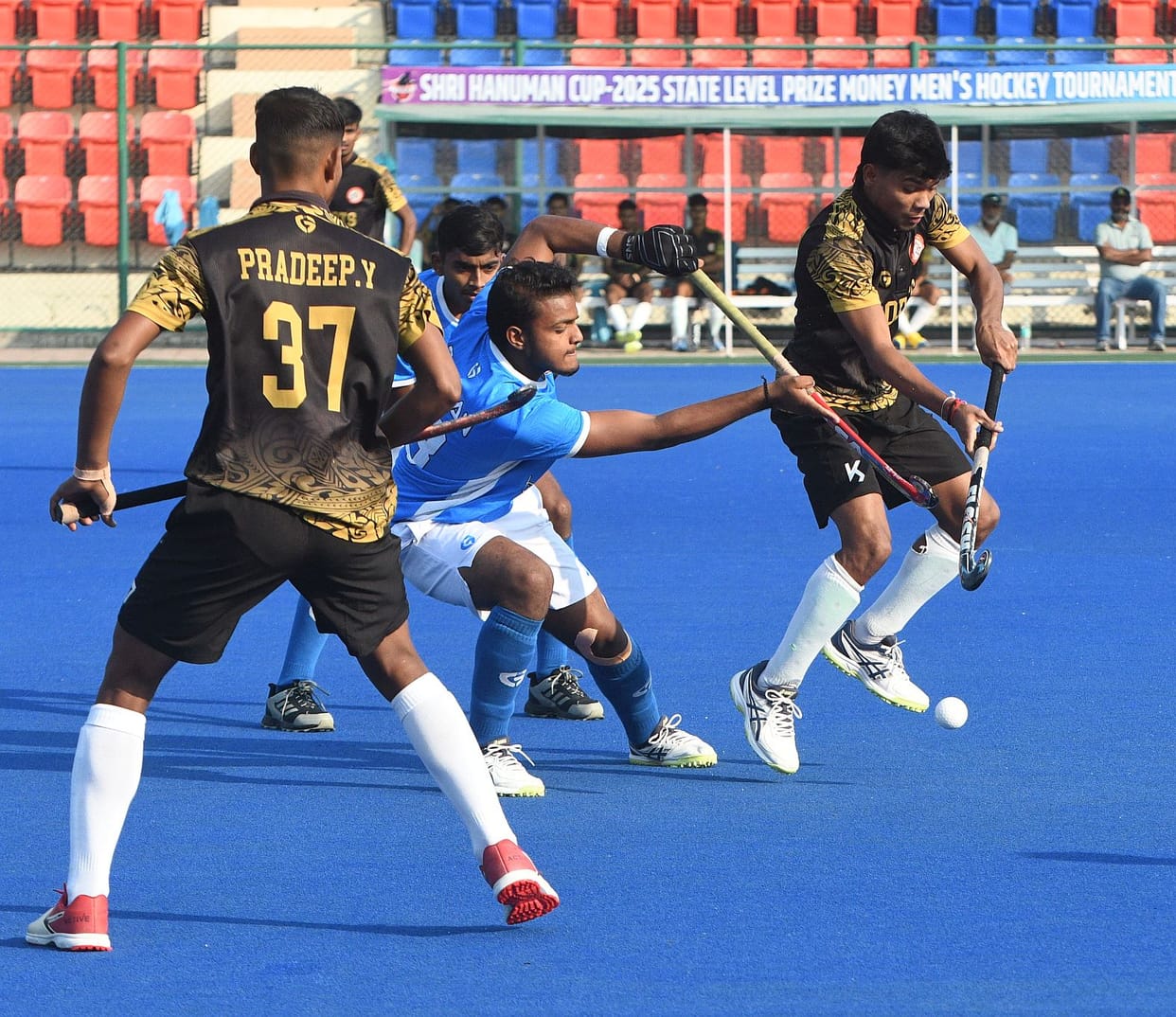 Thrilling victory of Sports College Etawah