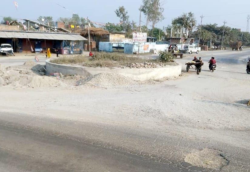 Construction work intensifies from Khirni to Kesarpur intersection