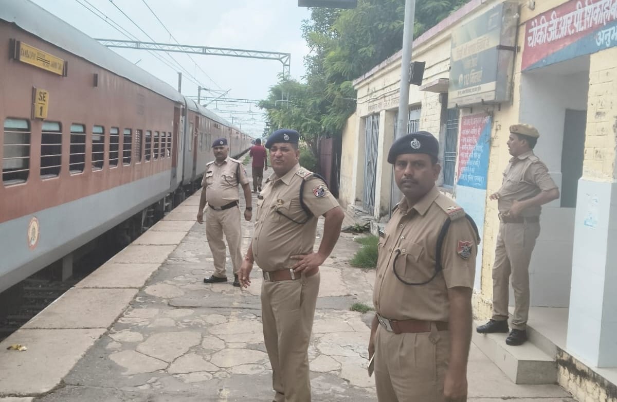 Couple left at station, one-year-old child boarded train