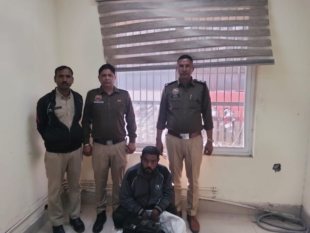 10 batteries of CCTV cameras installed at the square for security were stolen, thief was caught