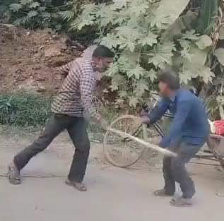 Vegetable vendor beaten with a stick in the middle of the road...picked up and thrown down