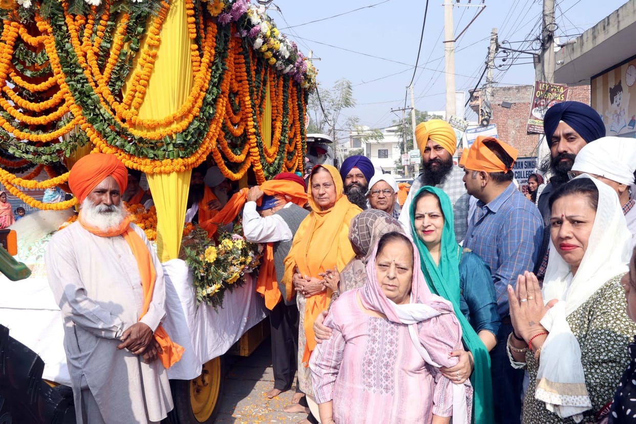 Nagar Kirtan led by the five beloved ones, enthusiasm remained high