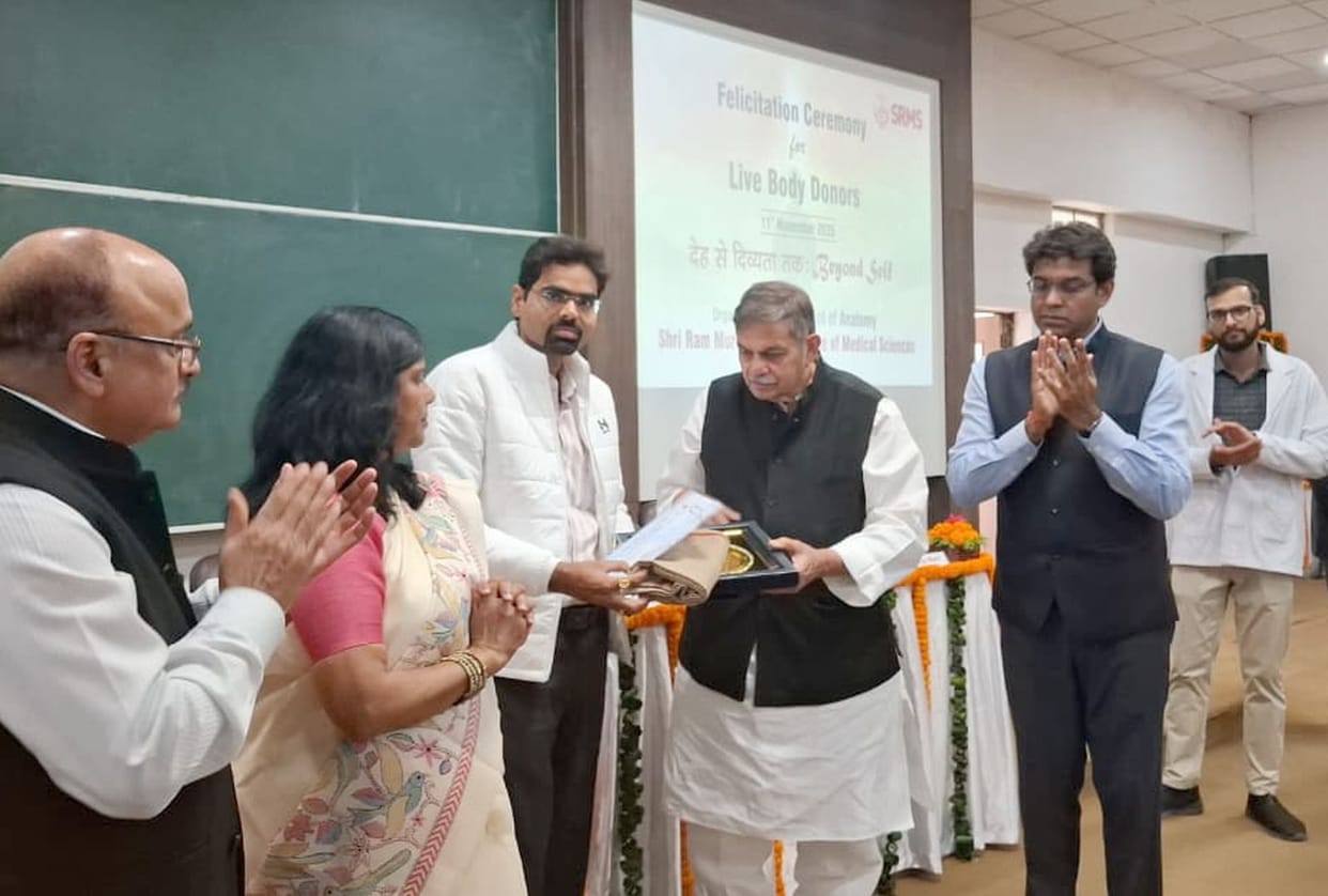 Dr. Lata Mishra honored for filling the pledge form for body donation