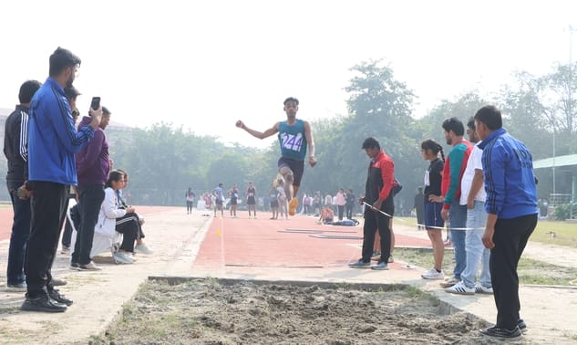 Shweta of Jat College Rohtak got first place in Discus Throw women's category.