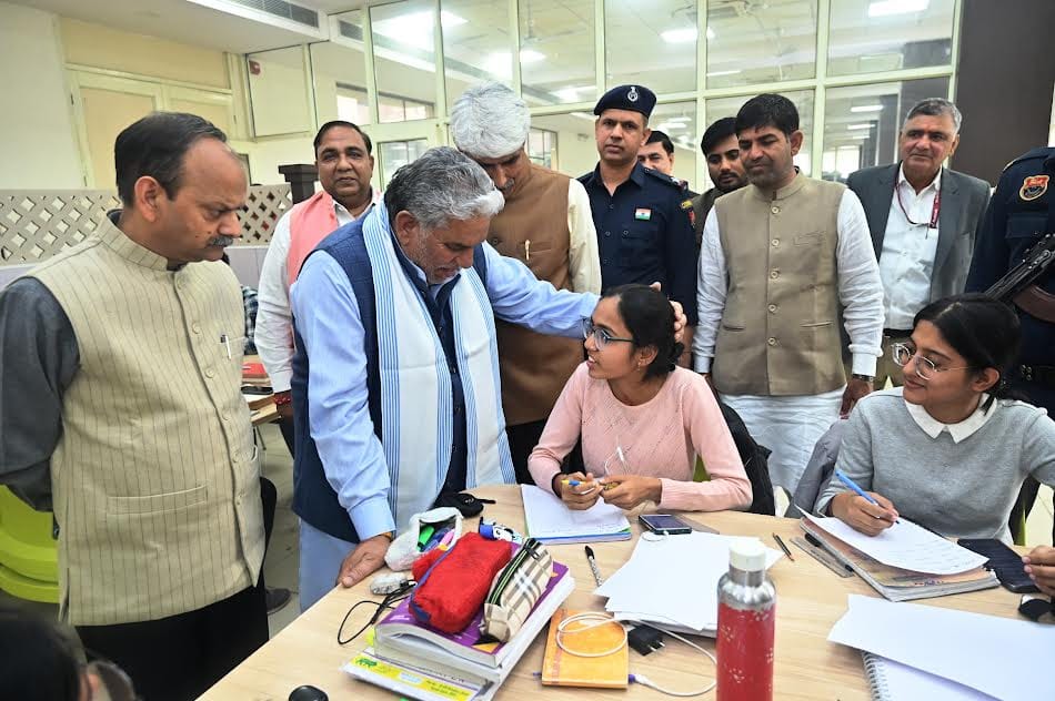 Students should come to the library every day, set goals and move forward: Panwar