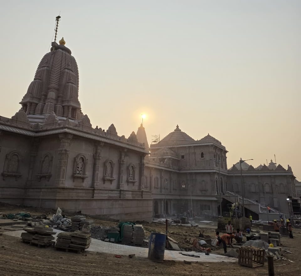 The tradition of hoisting the flag on the temple dates back to the Gupta period