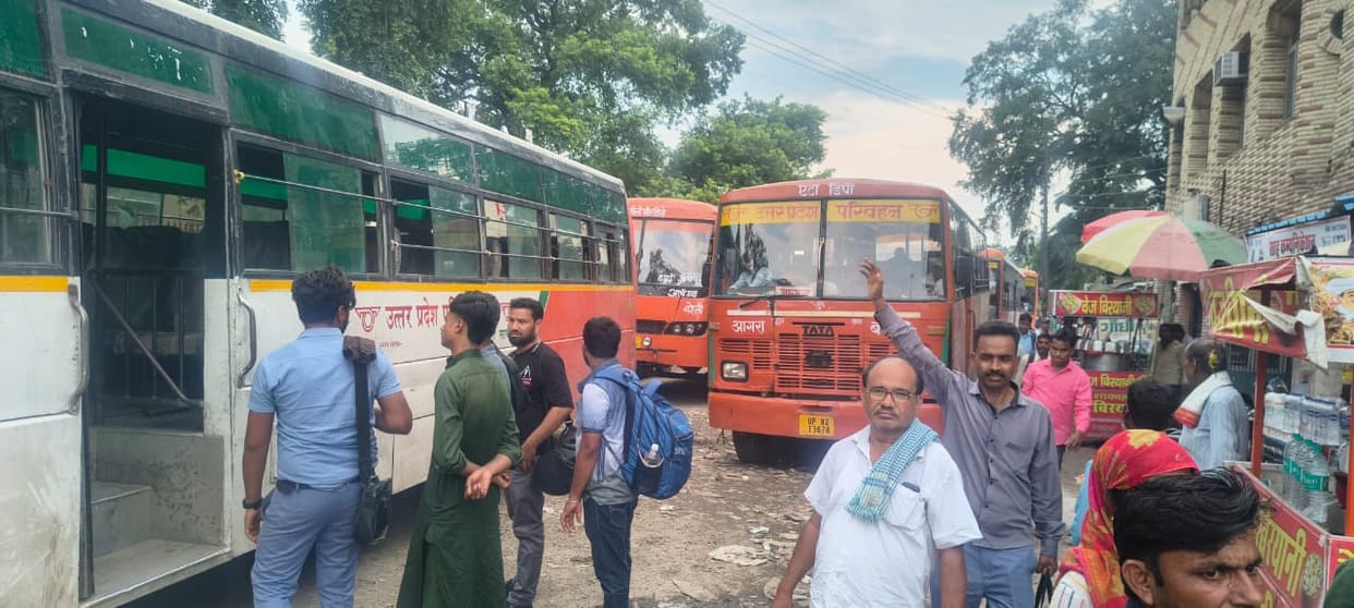 Passengers suffer due to collision between contracted and corporation buses