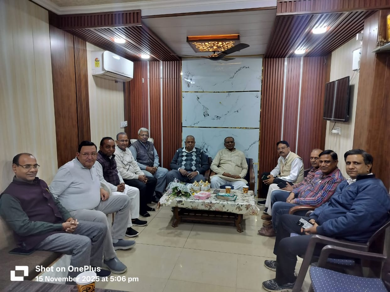 Discussion was held in the meeting regarding the foundation day of Agarwal Vaishya Samaj.