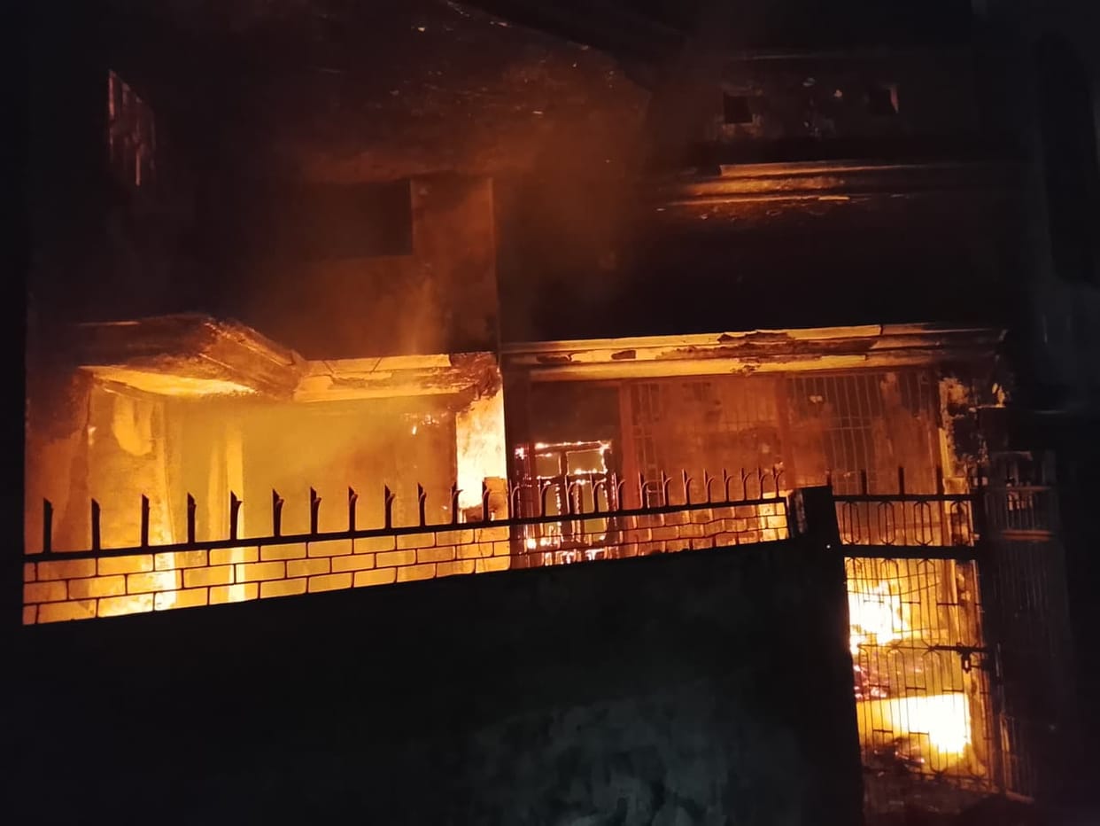 A massive fire broke out in a house in Muftipur Kumhar Toli In Gorakhpur, one person sustained burn injuries.