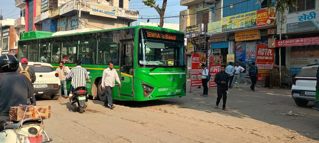 City bus service has been running for 10 months, yet to build a queue shelter