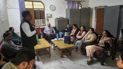 Employees will gather at Jantar Mantar on 25th to demand restoration of old pension.