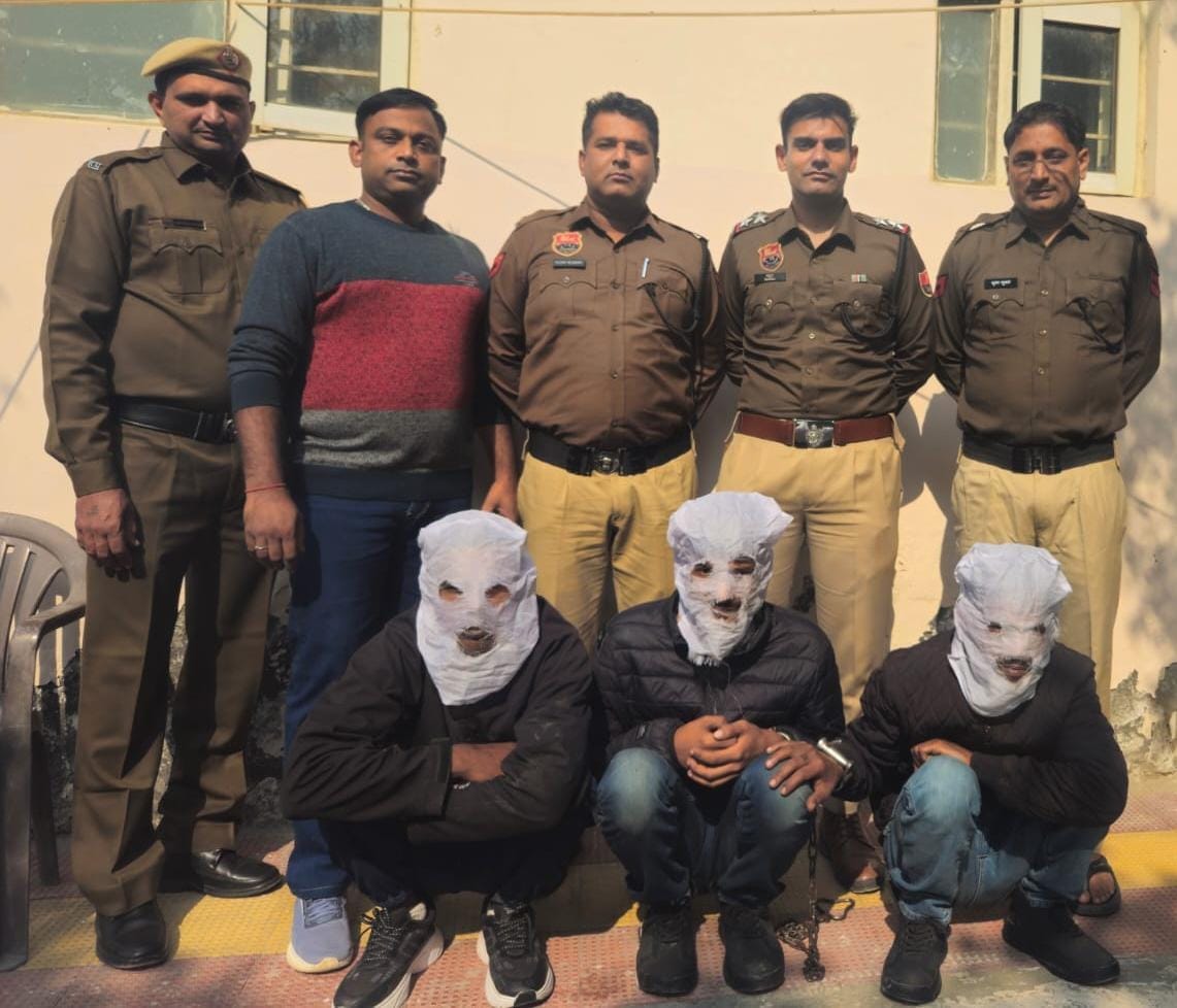 Three accused arrested for robbing a cab after throwing the driver into bushes