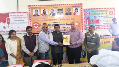 Teach participants the special clap and basic principles of the Youth Red Cross