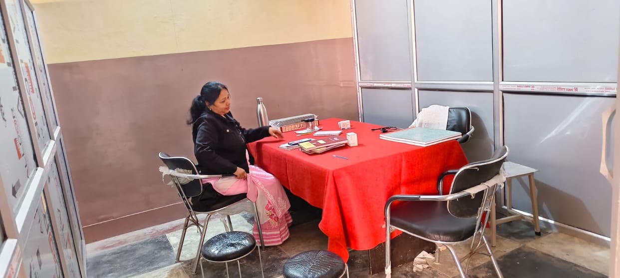 Health temple staff is handed over to the nurse, there is also shortage of medicineHealth temple staff is handed over to the nurse, there is also shortage of medicine