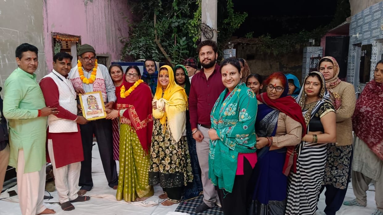 Devotees danced to the musical recitation of Sunderkand and bhajans.