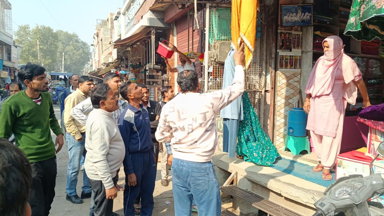 Encroachment drive...goods of three shopkeepers seized