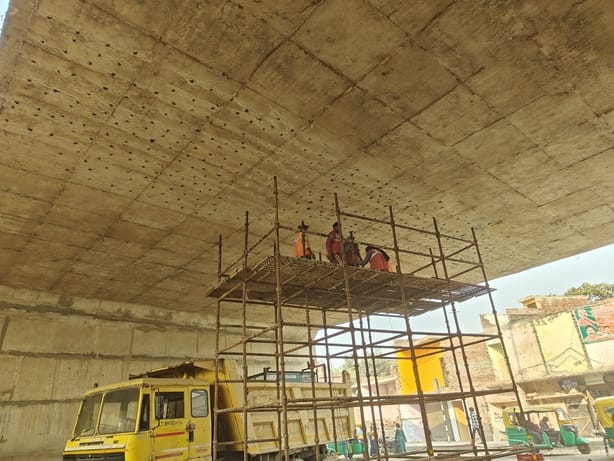 After the Jungle Kauria flyover, now cracks in the PPganj underpass, causing panic