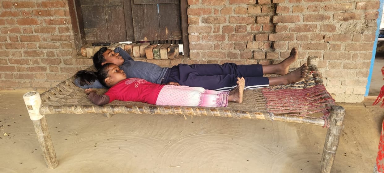 Uncle and niece suffering from chickenpox, do not see the health department team