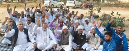 Farmers from three villages, upset over pending electricity connections, continued their protest and raised slogans.