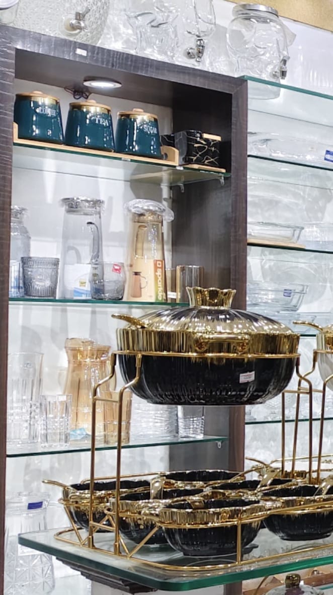The difference in GST rates is making the glass industry lag behind, making it difficult to compete with the ceramic business.
