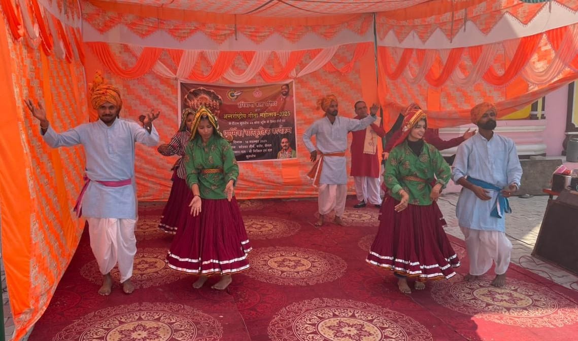 Cultural colours on display at pilgrimage sites across 48 Kos, folk artists throng the Geeta Mahotsav