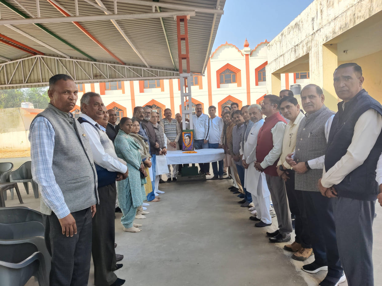 Congress workers celebrated Indira Gandhi's birth anniversary