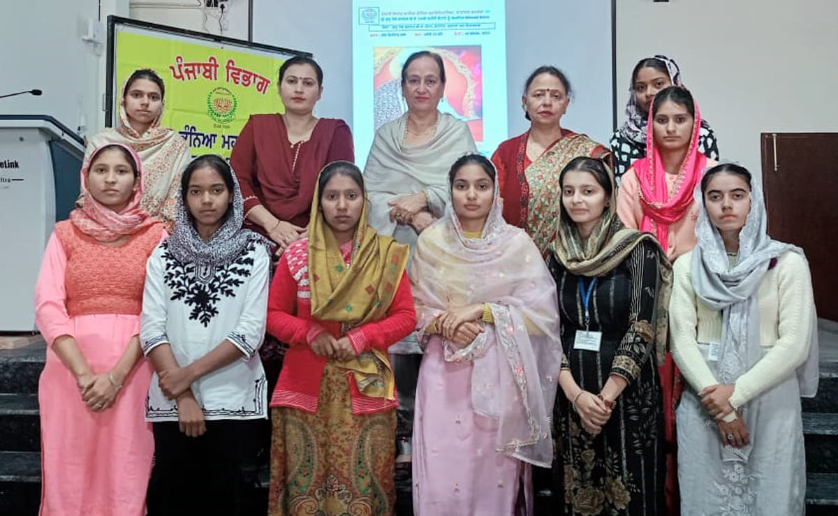 Student seminar organized on Martyrs' Day