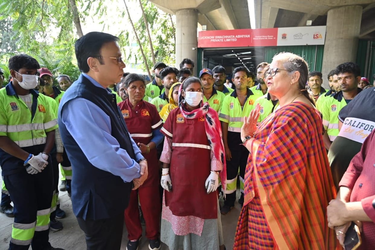 The mayor checked the identity cards of Ramki employees to identify Bangladeshis.