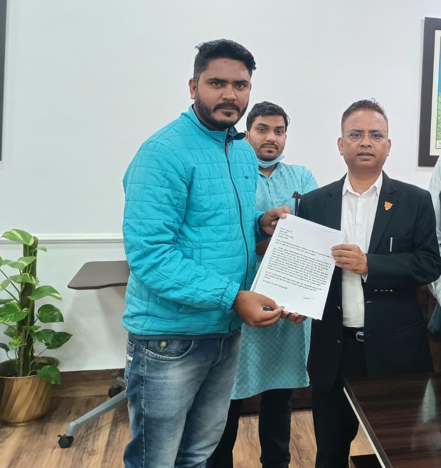 Youth met with the Principal Secretary and submitted a memorandum demanding the construction of the Laldhang-Chillarkhal road