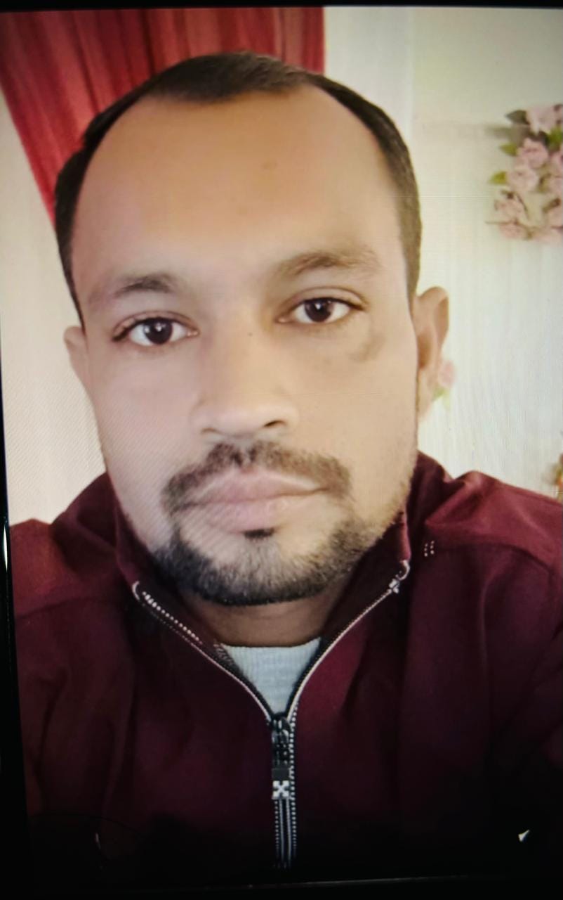 Suspecting an affair, he strangled his wife and then hanged himself