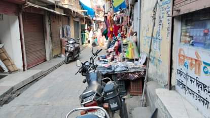 Encroachment and haphazard parking have increased the problems of pedestrians.