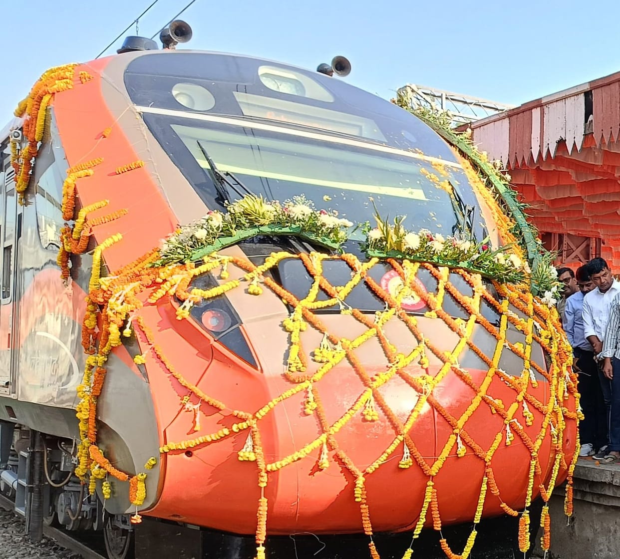 Bijnor: When will Vande Bharat run, passengers are waiting, online window for reservation has not opened yet