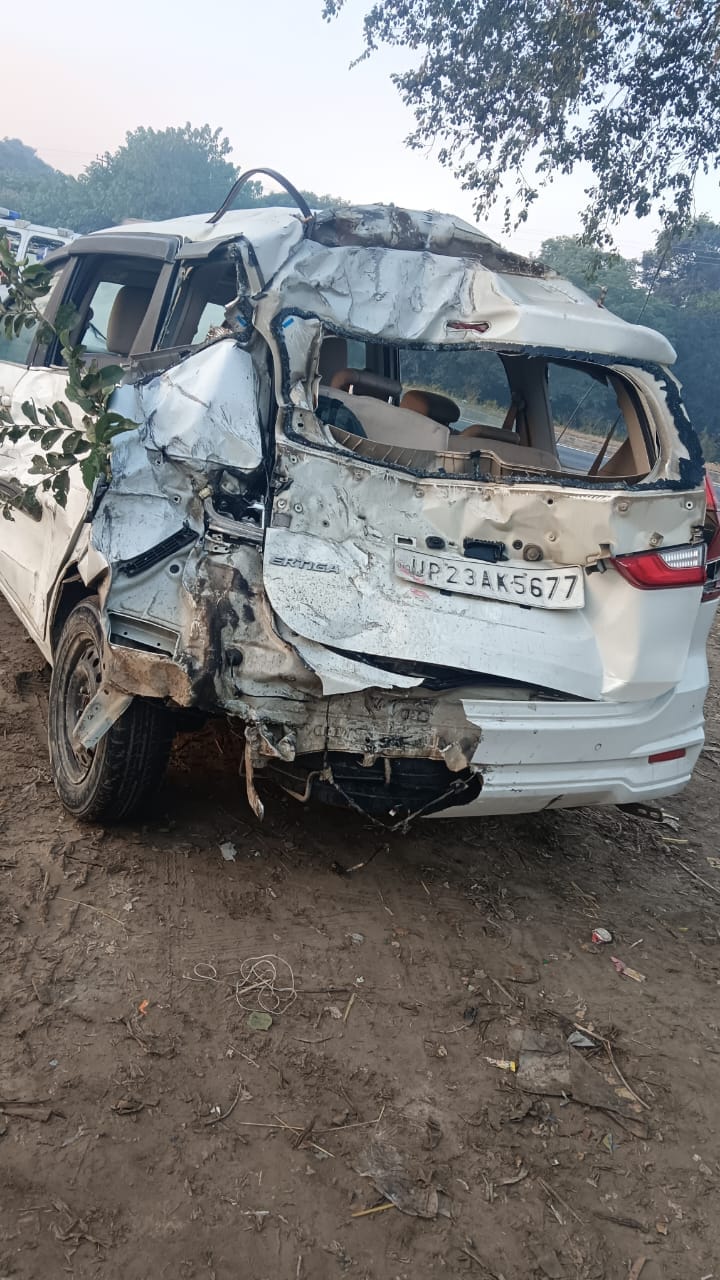 Several vehicles collided after a sugarcane-laden trolley overturned on the highway, injuring six people.