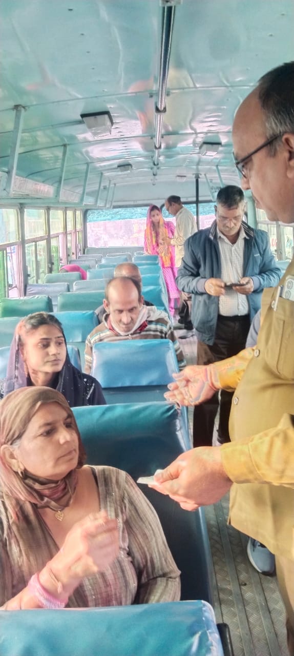 Strict action against those causing loss to the department by travelling without tickets in roadways buses, 95 people caught in 18 days