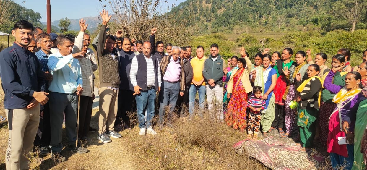 Villagers demonstrated for the construction of the bridge.