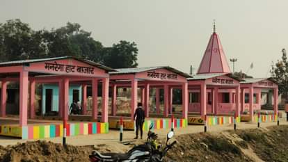 The first MNREGA market was ready in Saraswa of Dhaurahra.