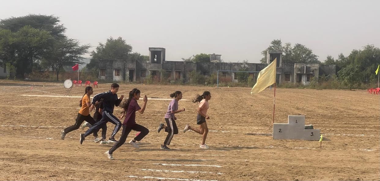 Rakesh won the 10,000 meter race.