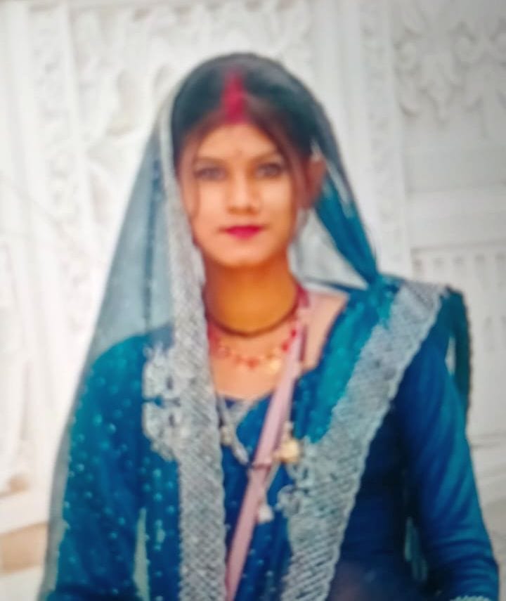 19-year-old Shabina from Sagar district of Madhya Pradesh hanged herself in Dhigawamandi.