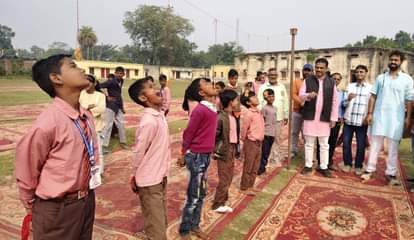 Siddharthnagar News : Anshika and Vicky win bet in Jalebi jump