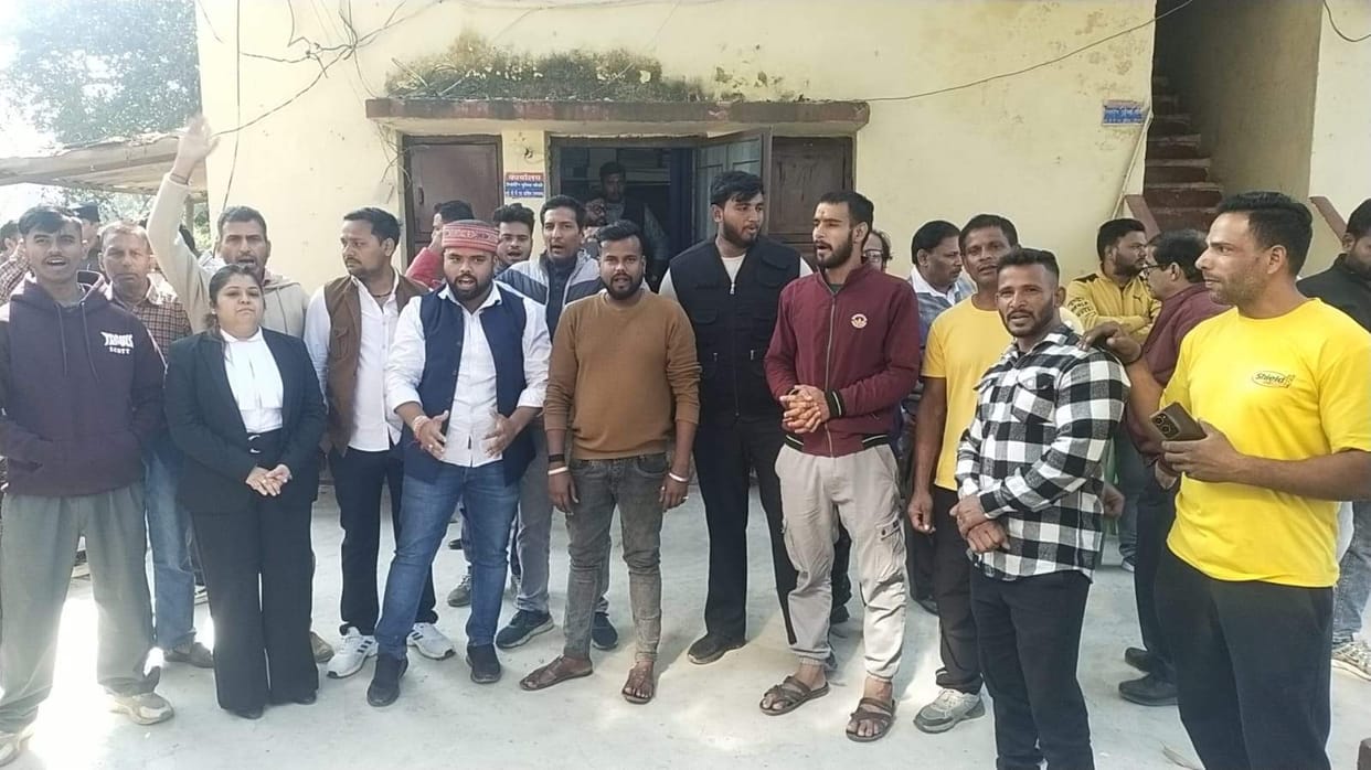 Bajrang Dal members staged a protest