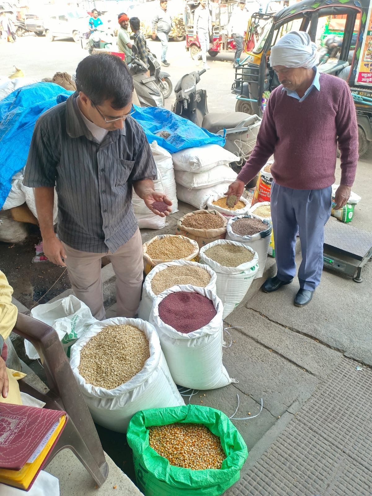 25 lakh rupees worth of coarse grains are being traded every month.