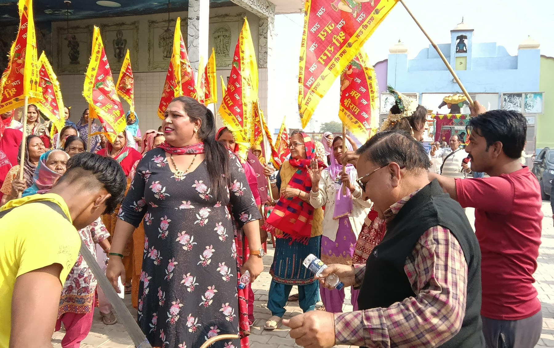 Vastu Tips for Dhwaja Hoisting on House Roof Bring Positive Energy Wealth Happiness disprj