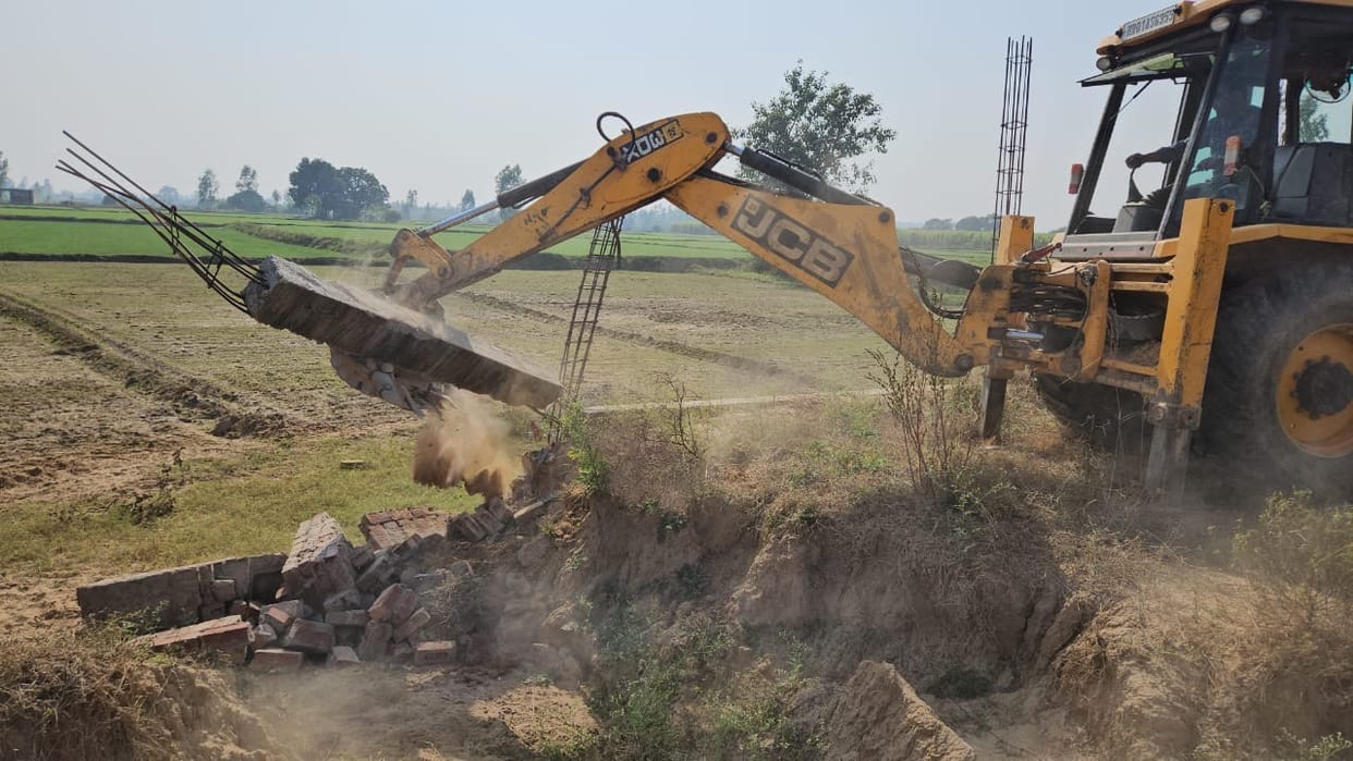 District planner demolished five illegal constructions