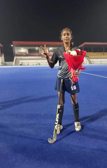 Mothers ran enthusiastically to their children's school.