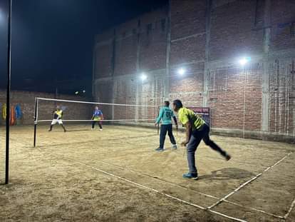 Mesh Singh and Hiramani, and the pair of Suresh Srivastava and Jai Pratap reached the finals