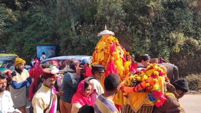 The festive palanquin reached Giriya village and will be installed in the Omkareshwar temple today.