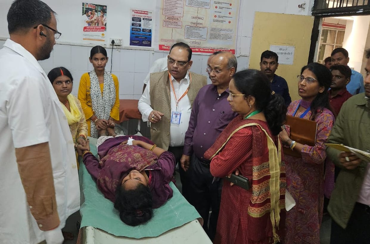 The staff nurse could not open the oxygen cylinder in the emergency
